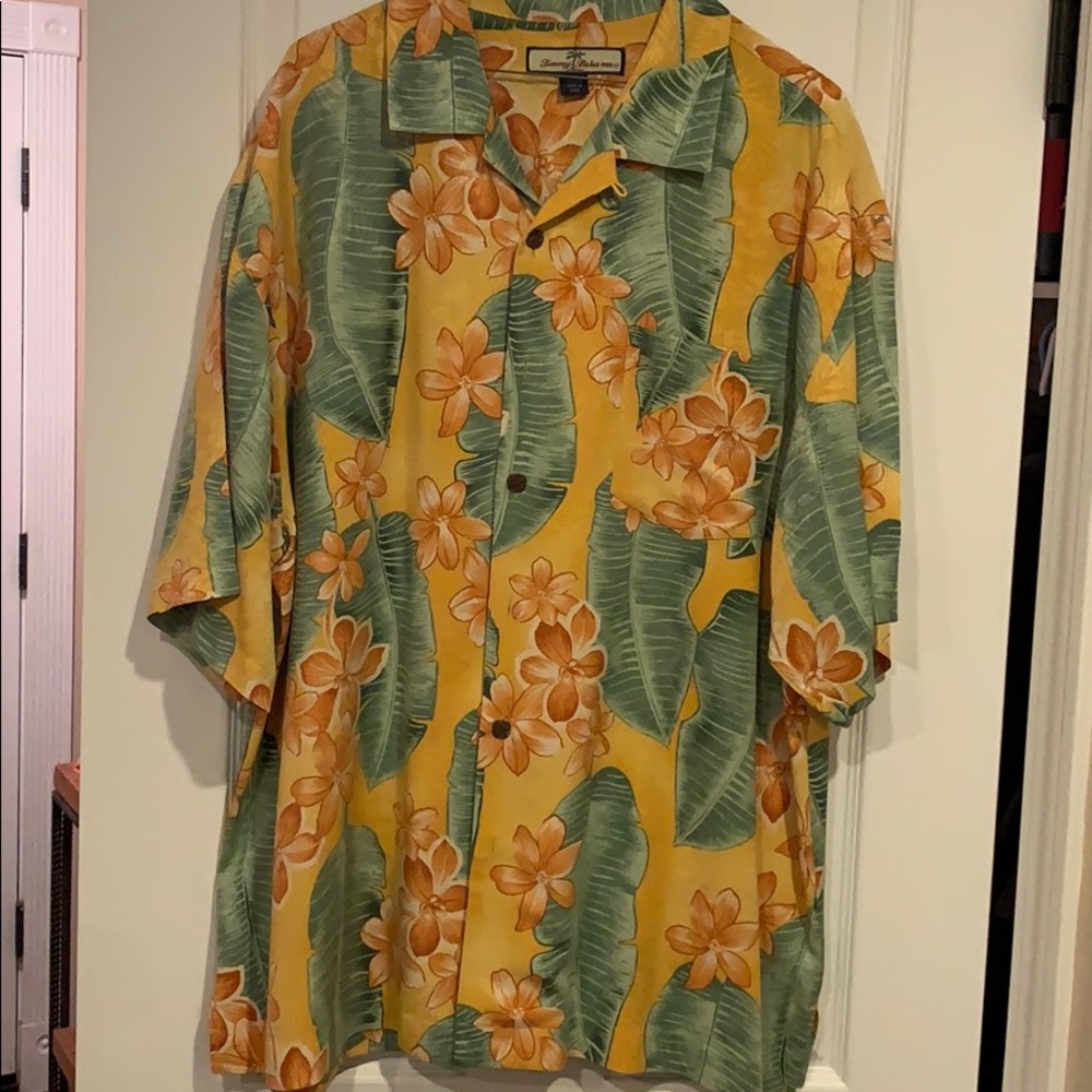 Men’s Tommy Bahama button down shirt